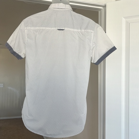 Decree button down shirts. 
Gently used. 
Size M
White
#43B - Picture 2 of 4